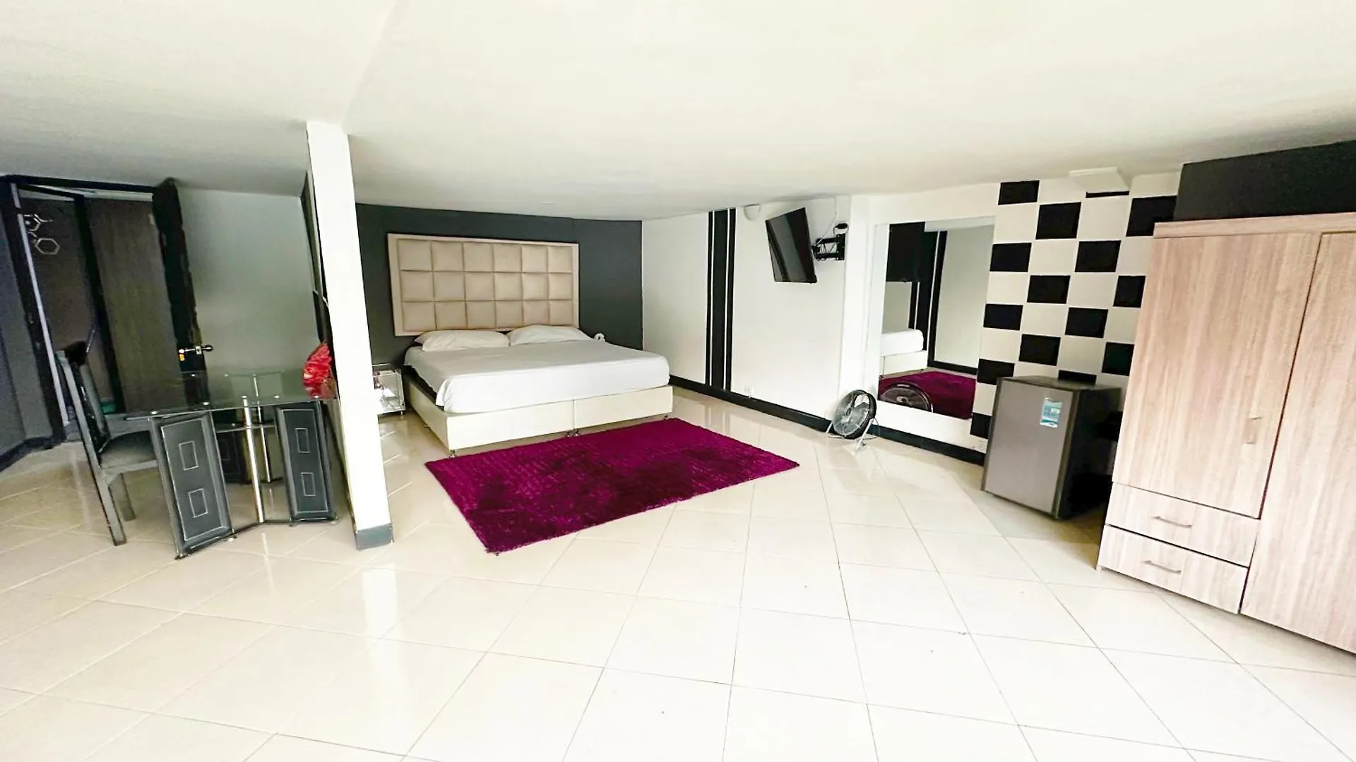 The Cosmopolitan Of Las Vegas 10 Bd W Jacuzzi And Pool Medellin 0*,  Colombia